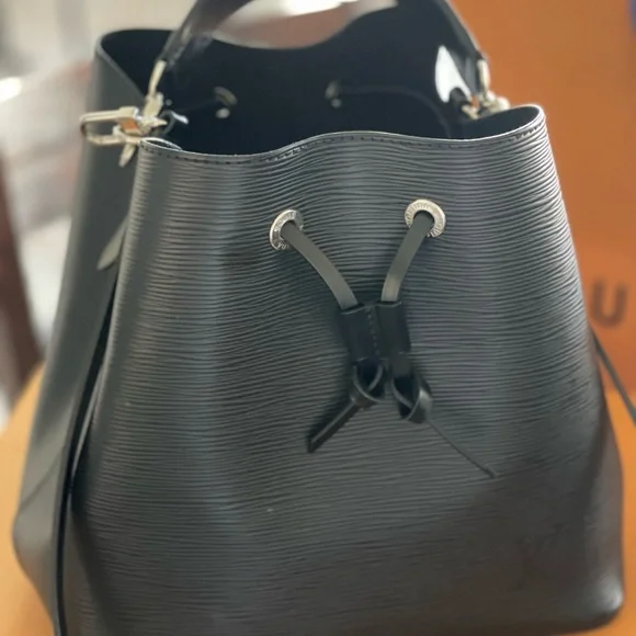 Louis Vuitton. Blk NeoNoe MM Epi. Mint, original box, - Picture 16 of 16